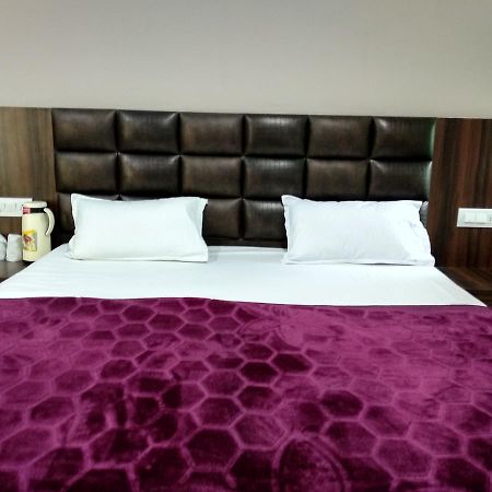 Oyo 60976 Hotel Shree Ji Morena ภายนอก รูปภาพ