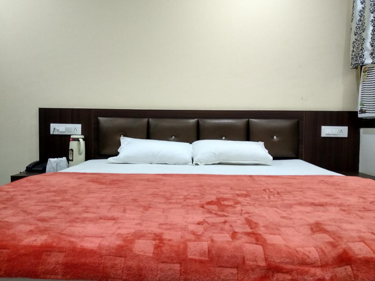 Oyo 60976 Hotel Shree Ji Morena ภายนอก รูปภาพ