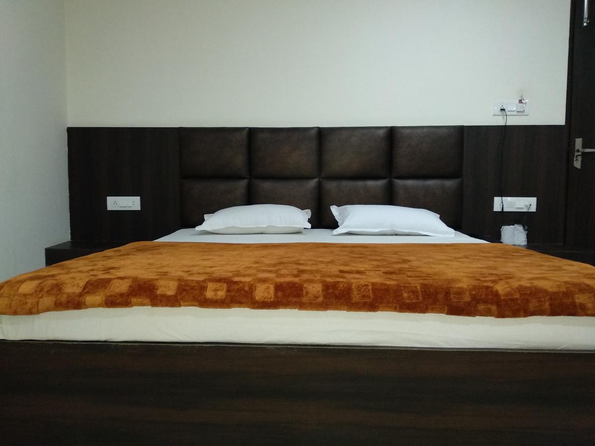 Oyo 60976 Hotel Shree Ji Morena ภายนอก รูปภาพ
