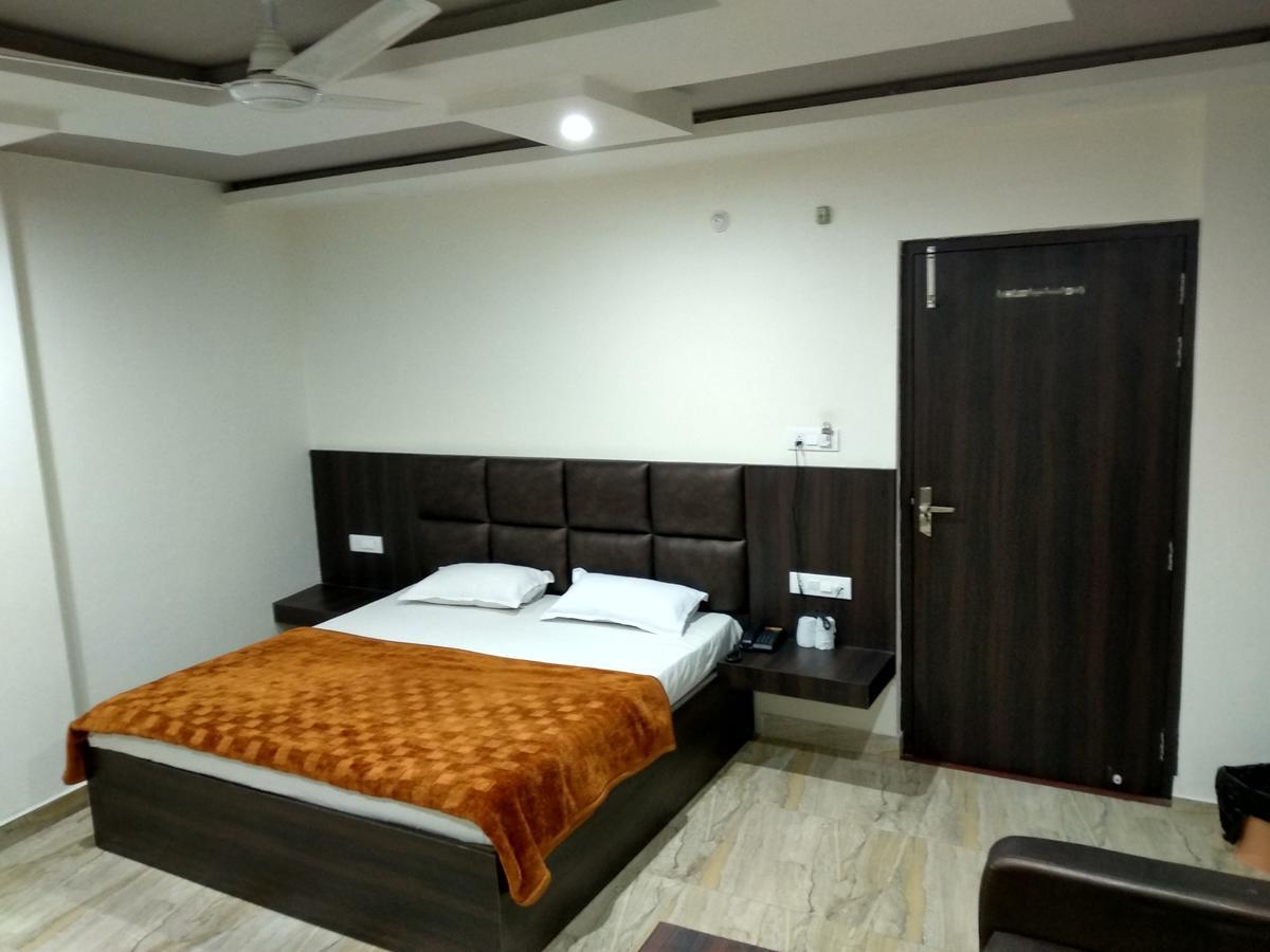 Oyo 60976 Hotel Shree Ji Morena ภายนอก รูปภาพ