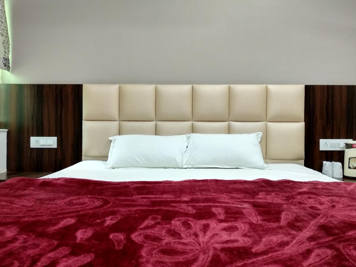 Oyo 60976 Hotel Shree Ji Morena ภายนอก รูปภาพ