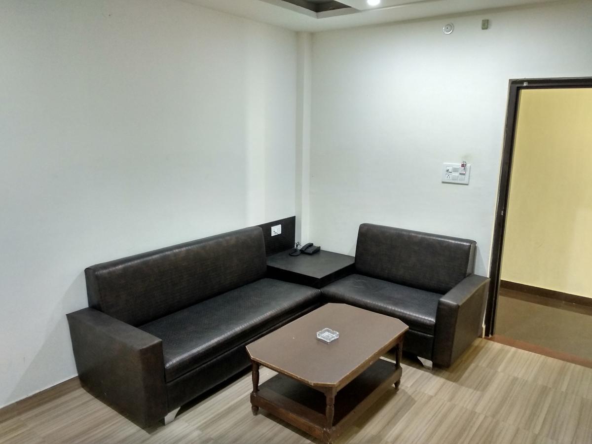 Oyo 60976 Hotel Shree Ji Morena ภายนอก รูปภาพ