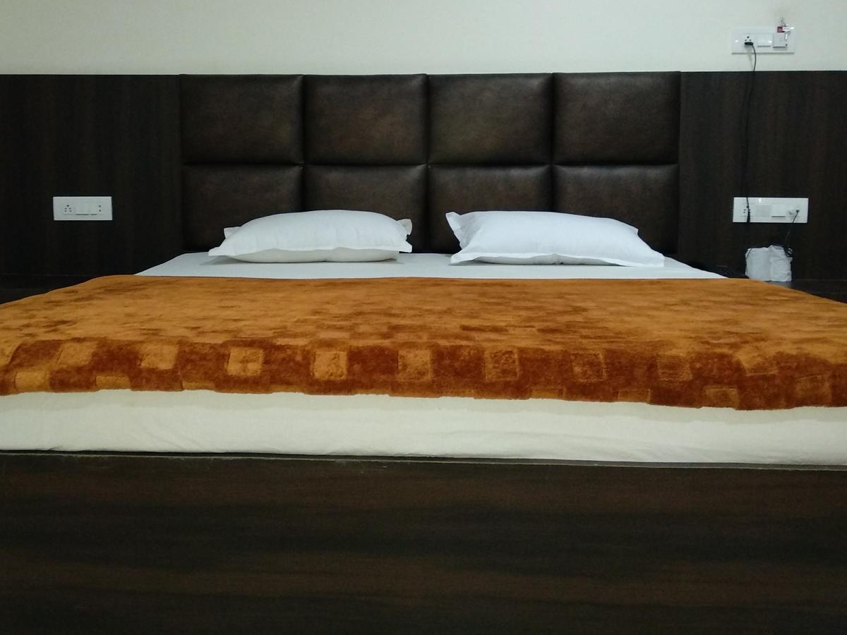 Oyo 60976 Hotel Shree Ji Morena ภายนอก รูปภาพ